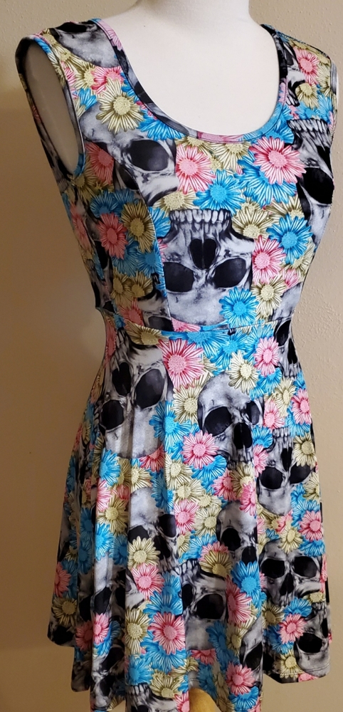 Mini sleeveless dress with open back